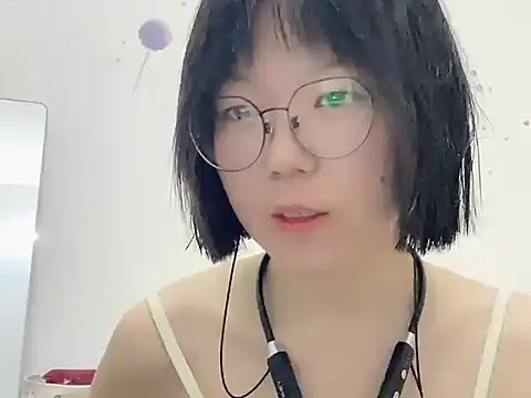 Snapshot of Belle-LL chatting on 25, 4, 2026 Belle-LL online show from 25, 4, 2026