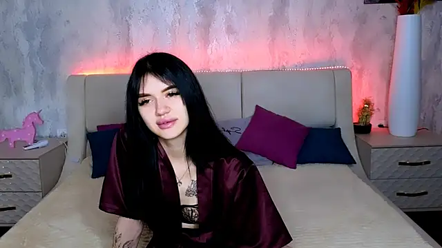 Snapshot of Holly_Beck chatting on 19, 5, 2026 Holly Beck online show from 19, 5, 2026