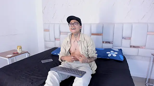 Snapshot of Antony_D_ossa chatting on 28, 4, 2026 Antony D ossa online show from 28, 4, 2026