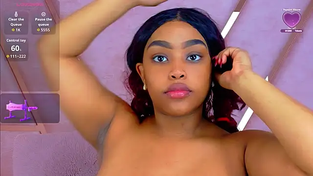 Snapshot of TiannahGlow chatting on 28, 5, 2026 TiannahGlow online show from 28, 5, 2026