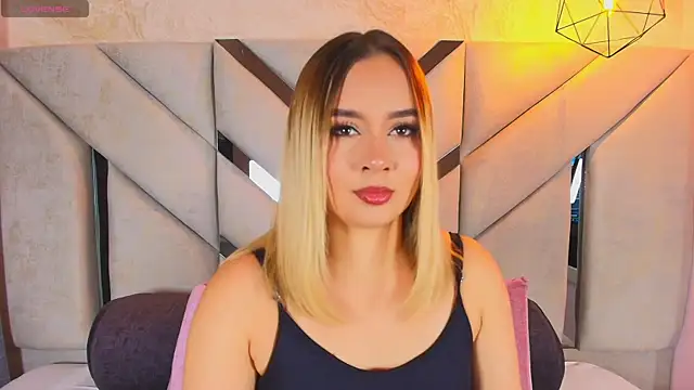 Snapshot of Sofia_pamela_ chatting on 6, 6, 2026 Sofia pamela online show from 6, 6, 2026