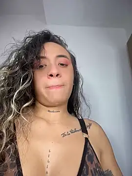 Snapshot of SinSirenXXX chatting on 9, 5, 2026 SinSirenXXX online show from 9, 5, 2026