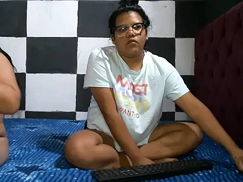 Snapshot of Valery-Khloe chatting on 1, 7, 2026 Valery-Khloe online show from 1, 7, 2026