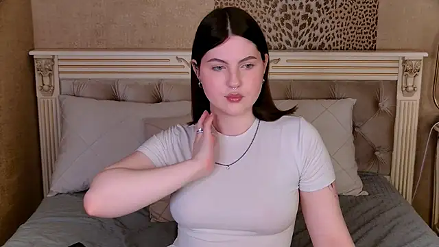 Snapshot of IvySimmons chatting on 8, 5, 2026 IvySimmons online show from 8, 5, 2026