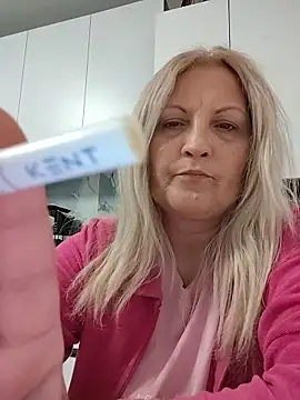 Snapshot of Divineblond chatting on 22, 4, 2026 Divineblond online show from 22, 4, 2026