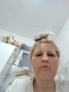 Snapshot of Divineblond chatting on 28, 4, 2026 Divineblond online show from 28, 4, 2026