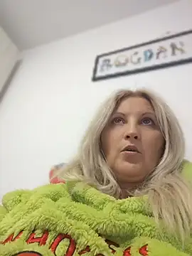 Snapshot of Divineblond chatting on 30, 4, 2026 Divineblond online show from 30, 4, 2026