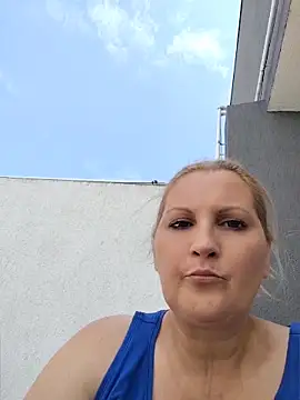 Snapshot of Divineblond chatting on 11, 5, 2026 Divineblond online show from 11, 5, 2026