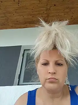 Snapshot of Divineblond chatting on 12, 5, 2026 Divineblond online show from 12, 5, 2026
