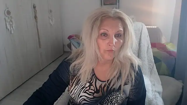 Snapshot of Divineblond chatting on 14, 5, 2026 Divineblond online show from 14, 5, 2026