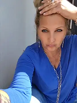 Snapshot of Divineblond chatting on 15, 5, 2026 Divineblond online show from 15, 5, 2026