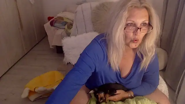 Snapshot of Divineblond chatting on 16, 5, 2026 Divineblond online show from 16, 5, 2026