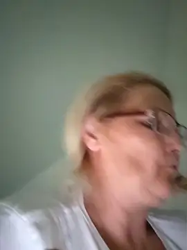 Snapshot of Divineblond chatting on 22, 5, 2026 Divineblond online show from 22, 5, 2026
