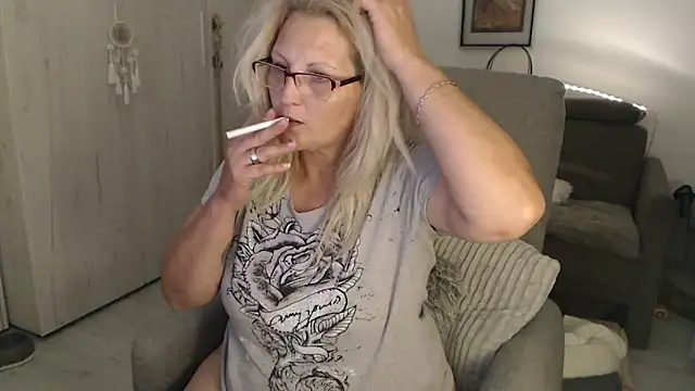 Snapshot of Divineblond chatting on 27, 5, 2026 Divineblond online show from 27, 5, 2026