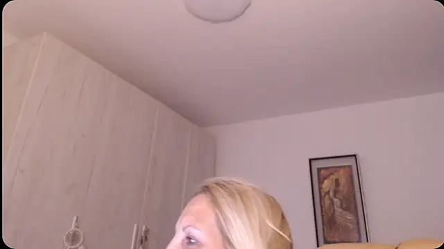 Snapshot of Divineblond chatting on 19, 6, 2026 Divineblond online show from 19, 6, 2026