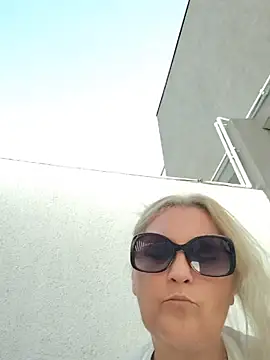Snapshot of Divineblond chatting on 10, 7, 2026 Divineblond online show from 10, 7, 2026