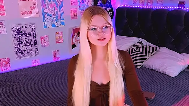 Snapshot of LunariaFox chatting on 24, 7, 2026 LunariaFox online show from 24, 7, 2026