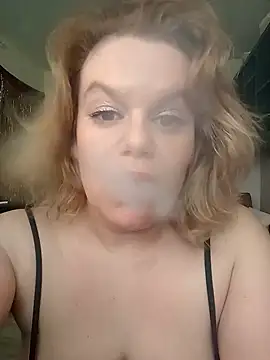Snapshot of Maryquenn chatting on 5, 5, 2026 Maryquenn online show from 5, 5, 2026