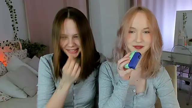 Snapshot of lisaluve chatting on 25, 4, 2026 lisaluve online show from 25, 4, 2026
