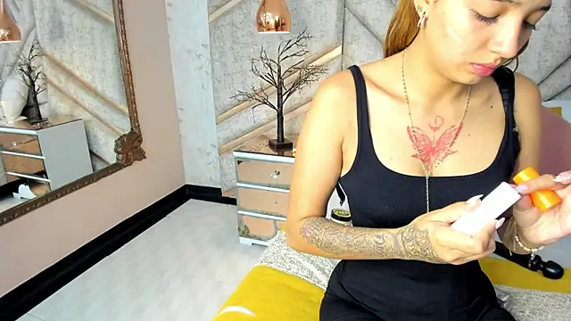 Snapshot of SamaanthaMiller chatting on 13, 5, 2026 SamaanthaMiller online show from 13, 5, 2026