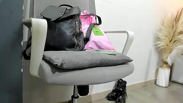 Snapshot of KeishaBlurr chatting on 31, 7, 2026 KeishaBlurr online show from 31, 7, 2026