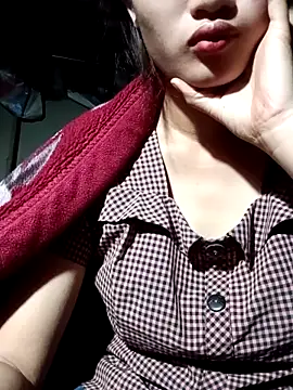 Snapshot of Rosie_LoveUU chatting on 2, 5, 2026 Rosie LoveUU online show from 2, 5, 2026