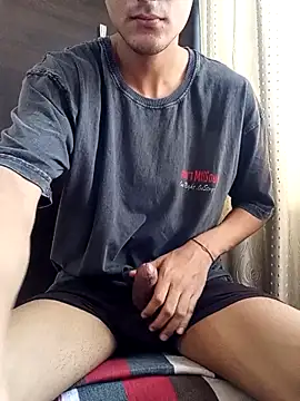 Snapshot of skinny_raj chatting on 19, 5, 2026 skinny raj online show from 19, 5, 2026