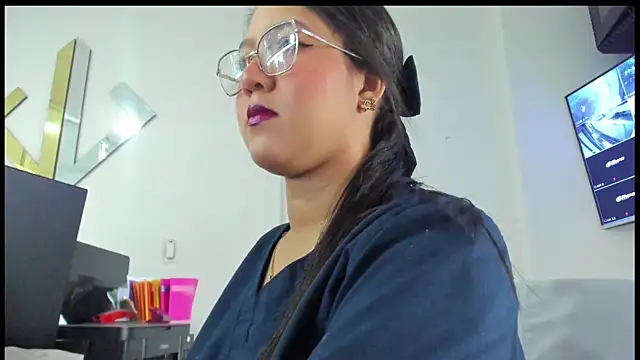 Snapshot of Chloe_Thomsoon_ chatting on 13, 5, 2026 Chloe Thomsoon online show from 13, 5, 2026