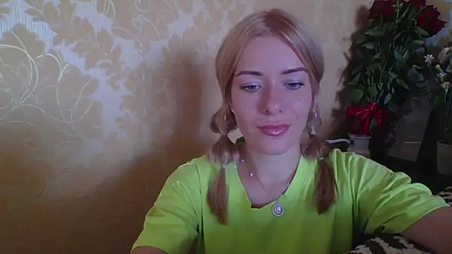 Snapshot of Softy_Aura_ chatting on 7, 7, 2026 Softy Aura online show from 7, 7, 2026