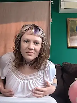 Snapshot of RosieSwitchBitch chatting on 12, 5, 2026 RosieSwitchBitch online show from 12, 5, 2026