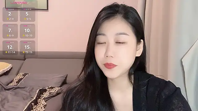 Snapshot of F-Yuwei chatting on 27, 5, 2026 F-Yuwei online show from 27, 5, 2026