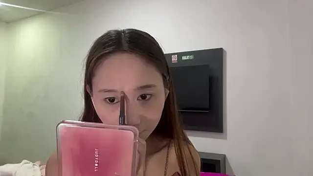 Snapshot of RuthWeinraub chatting on 20, 5, 2026 RuthWeinraub online show from 20, 5, 2026