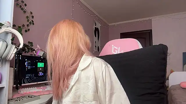 Snapshot of milimoon chatting on 26, 4, 2026 milimoon online show from 26, 4, 2026