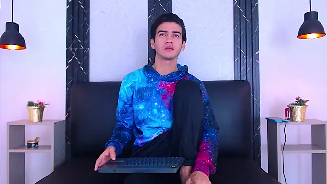 Snapshot of Feiccer_Castquer chatting on 28, 4, 2026 Feiccer Castquer online show from 28, 4, 2026
