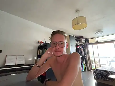 Snapshot of BlondieVelvet chatting on 2, 5, 2026 BlondieVelvet online show from 2, 5, 2026