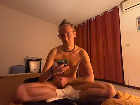 Snapshot of BlondieVelvet chatting on 7, 7, 2026 BlondieVelvet online show from 7, 7, 2026
