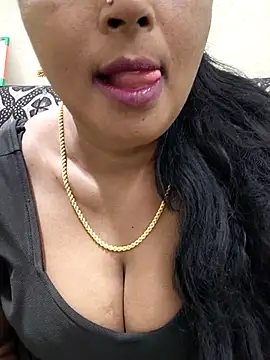 Snapshot of Sunitha-tamilponu chatting on 20, 7, 2026 Sunitha-tamilponu online show from 20, 7, 2026