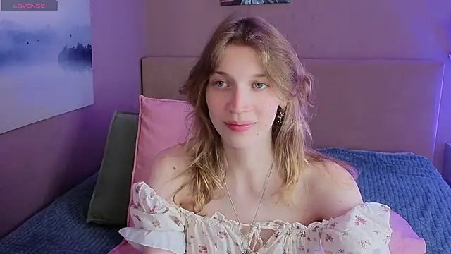 Snapshot of Emily_Cartex chatting on 25, 6, 2026 Emily Cartex online show from 25, 6, 2026