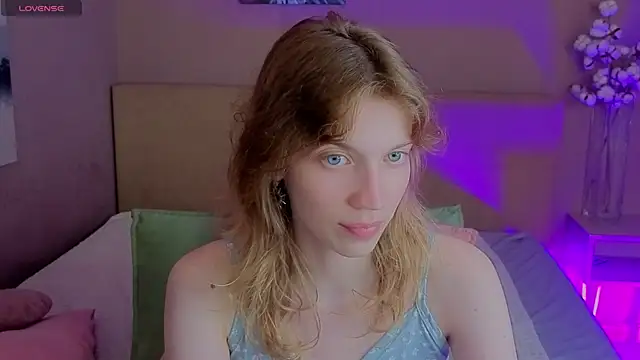 Snapshot of Emily_Cartex chatting on 27, 7, 2026 Emily Cartex online show from 27, 7, 2026