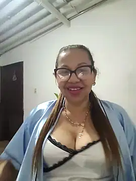 Snapshot of Ladymilf12 chatting on 5, 5, 2026 Ladymilf12 online show from 5, 5, 2026