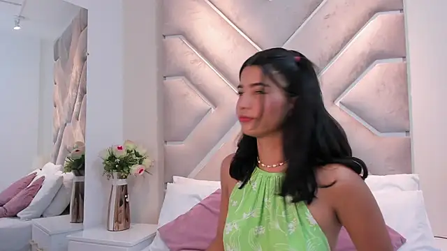 Hannah Quenn  online show from 27, 4, 2026