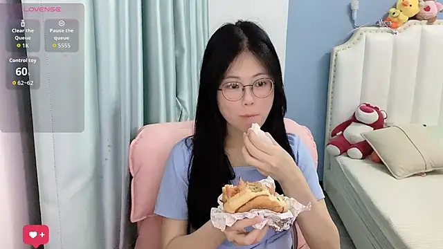 Snapshot of Luna-666 chatting on 2, 7, 2026 Luna-666 online show from 2, 7, 2026