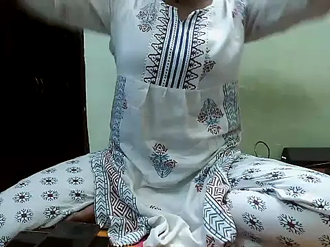 Snapshot of rehana_love chatting on 5, 5, 2026 rehana love online show from 5, 5, 2026