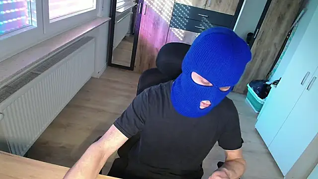 Snapshot of BadBoyMasked chatting on 27, 4, 2026 BadBoyMasked online show from 27, 4, 2026