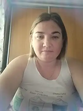 Snapshot of MiyaOlliver chatting on 6, 7, 2026 MiyaOlliver online show from 6, 7, 2026