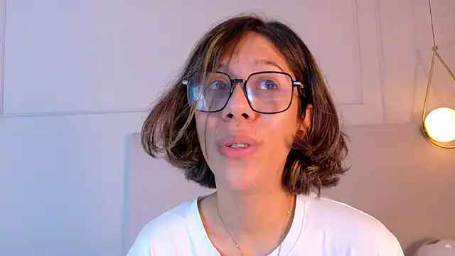 Snapshot of ZoeyPetit chatting on 8, 7, 2026 ZoeyPetit online show from 8, 7, 2026