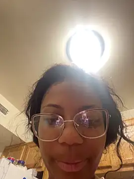 HoneyXeek online show from 28, 4, 2026