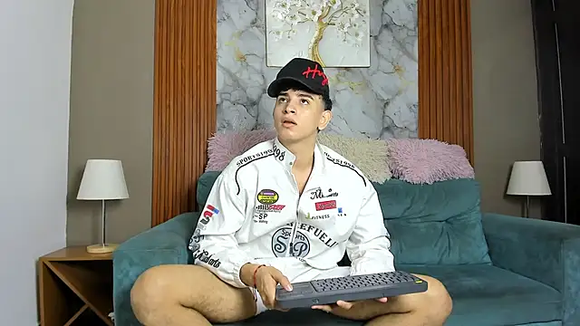 Snapshot of LOVE_GUYS1 chatting on 11, 5, 2026 LOVE GUYS1 online show from 11, 5, 2026