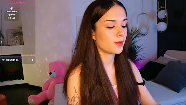 Snapshot of SkinnyEllie chatting on 10, 5, 2026 SkinnyEllie online show from 10, 5, 2026