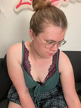 Snapshot of Lina-Love chatting on 19, 6, 2026 Lina-Love online show from 19, 6, 2026